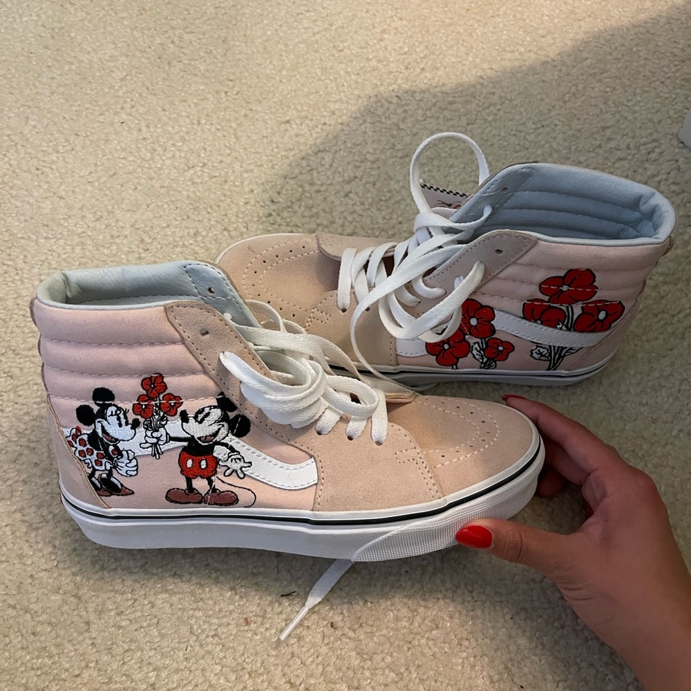 Disney Mickey and Minnie Vans